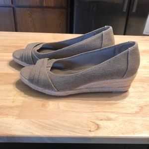 espadrille wedges size 7 but fits like 6